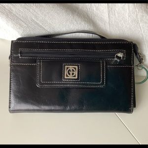 Giani Bernini black leather clutch wristlet EUC